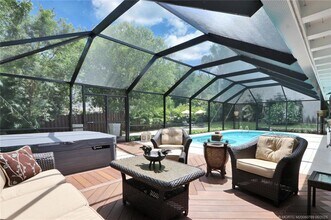 21 Emarita Way in Stuart, FL - Foto de edificio - Building Photo