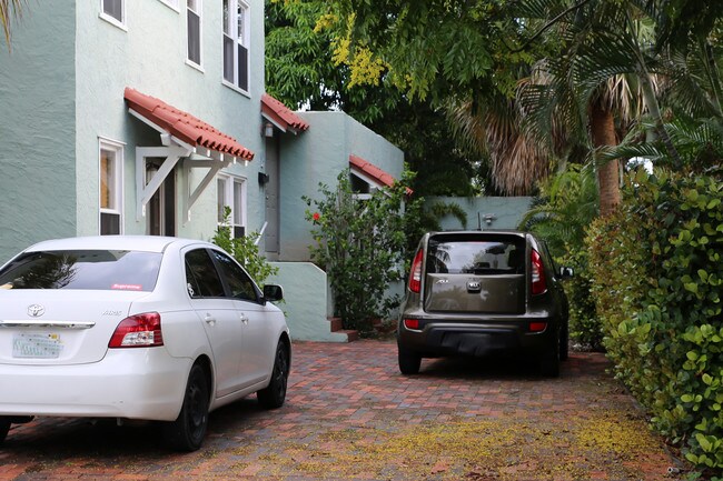 711 Palm St in West Palm Beach, FL - Building Photo - Building Photo