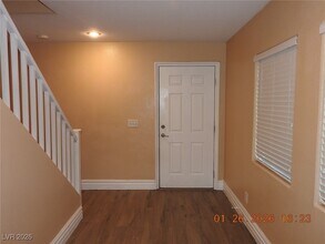 317 Dogleg Dr in Las Vegas, NV - Building Photo - Building Photo