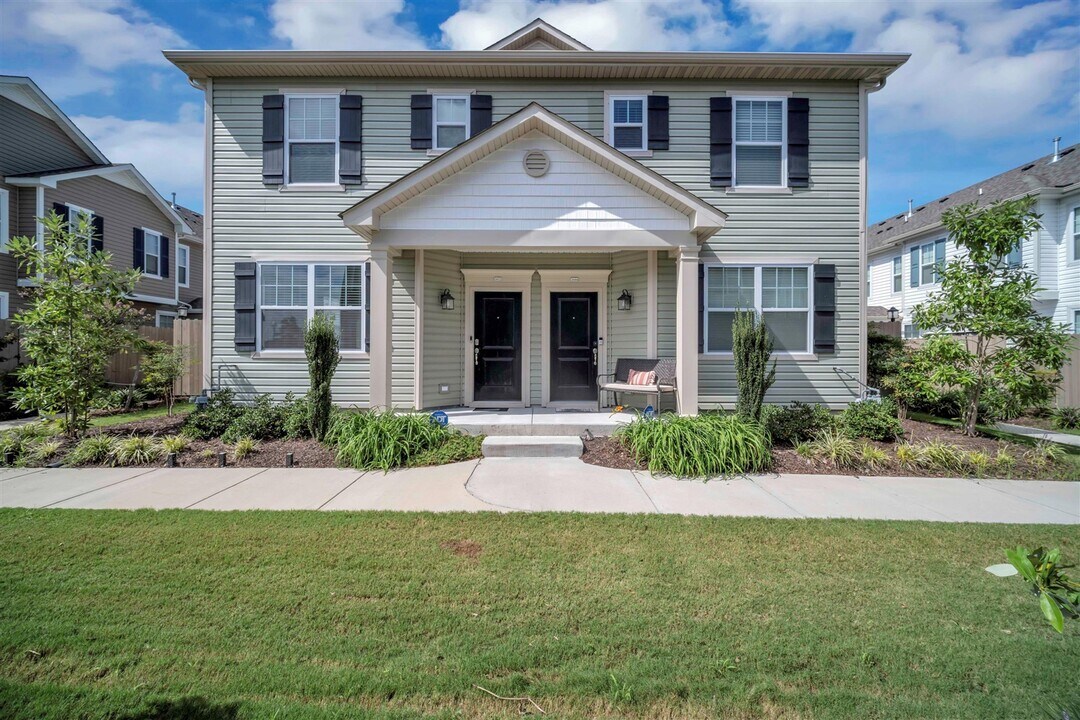 1652 Halesworth Ln in Virginia Beach, VA - Building Photo