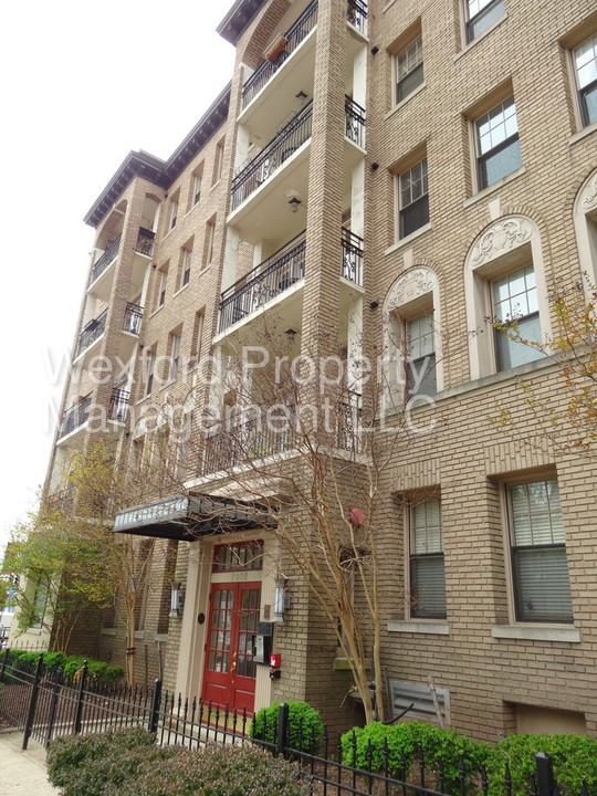 2902 Porter St NW-Unit -41 in Washington, DC - Building Photo