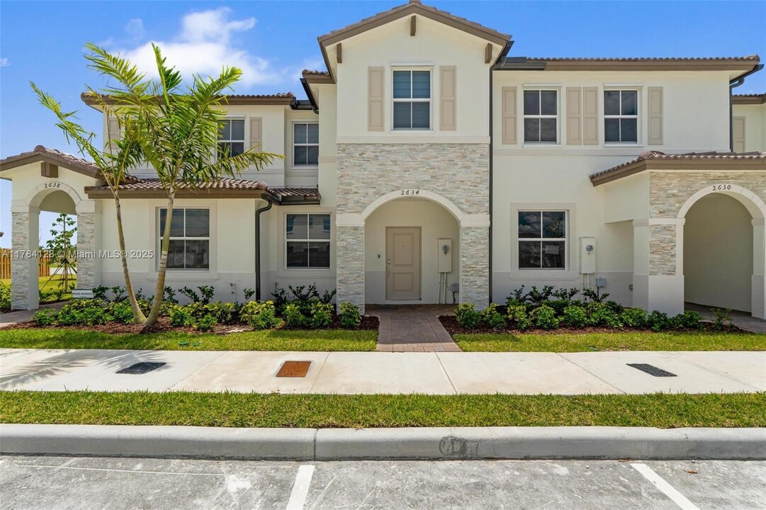 2634 SE 29th St in Homestead, FL - Foto de edificio