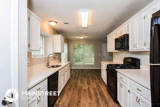 492 Crestwood Ct in Lithonia, GA - Building Photo - Building Photo