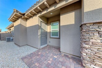 102 Ibiza Lk Dr in Henderson, NV - Building Photo - Building Photo