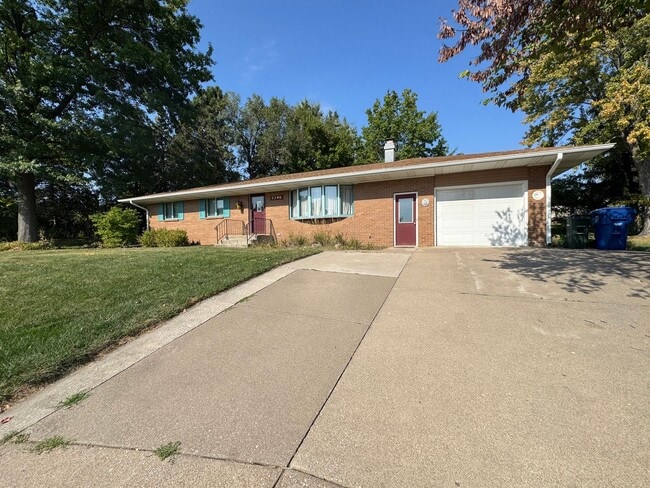 3246 Woodland Ct