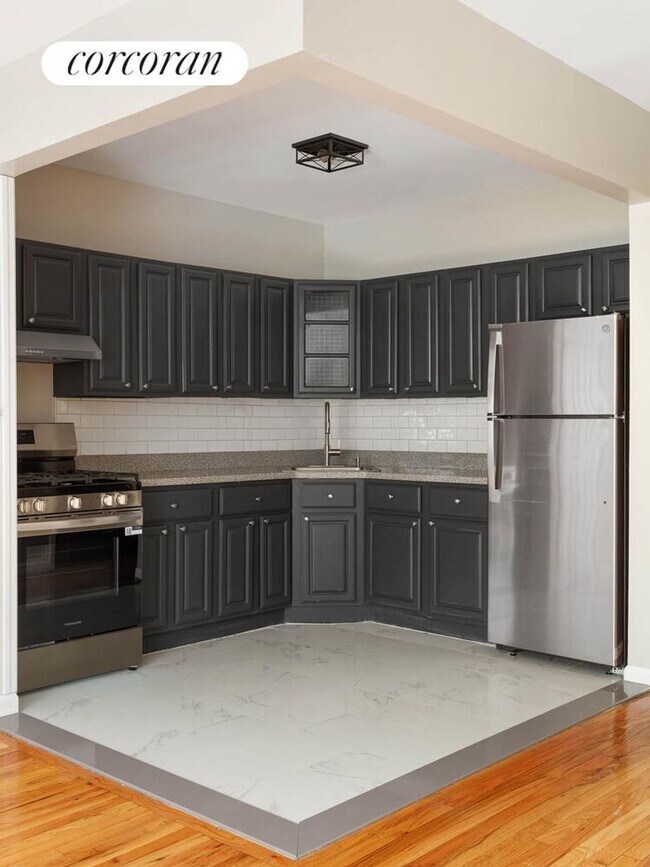 315 E 163rd St in Bronx, NY - Foto de edificio - Building Photo