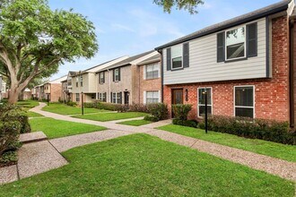 10328 Briar Forest Dr in Houston, TX - Building Photo - Building Photo