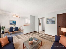 8235-8237 Goldsmith Dr in Reynoldsburg, OH - Building Photo