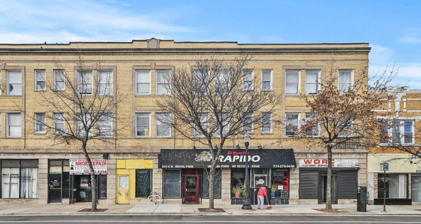 3420 W Irving Park Rd in Chicago, IL - Building Photo