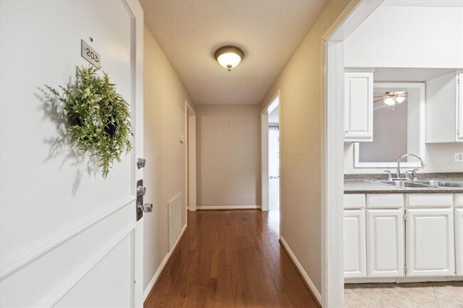 2400 N Braeswood Blvd in Houston, TX - Building Photo - Building Photo