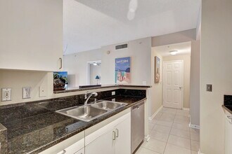 630 S Sapodilla Ave in West Palm Beach, FL - Foto de edificio - Building Photo