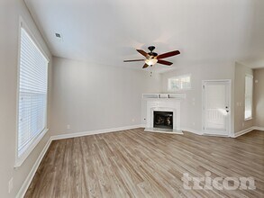 553 McCarthy Dr in Clayton, NC - Foto de edificio - Building Photo