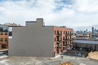 667 Grand St in Jersey City, NJ - Building Photo - Building Photo