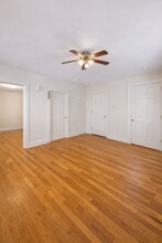 49 Pope St, Unit 1 in Hudson, MA - Foto de edificio - Building Photo