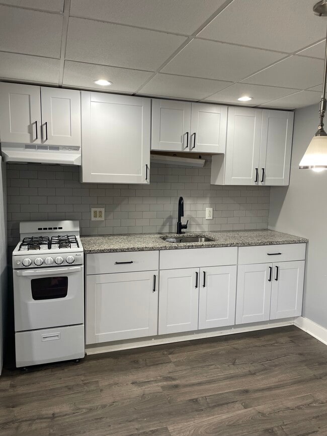 126 W Front St, Unit Apt B