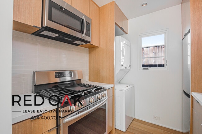 2403 S Centinela Ave in Santa Monica, CA - Building Photo - Building Photo