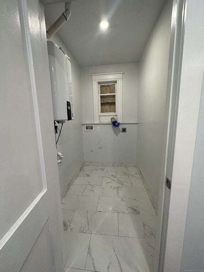 30 West St in New Britain, CT - Building Photo - Building Photo