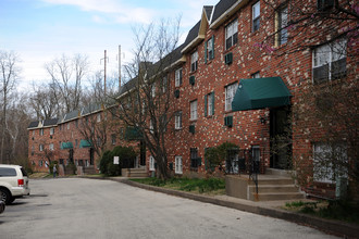 Woodbrook Lane Apartments in Philadelphia, PA - Foto de edificio - Building Photo