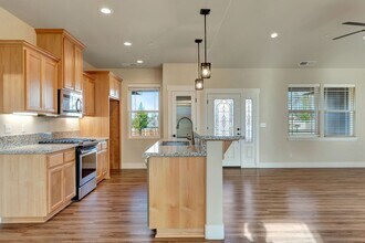 658 Madrone Way in Paradise, CA - Building Photo - Building Photo