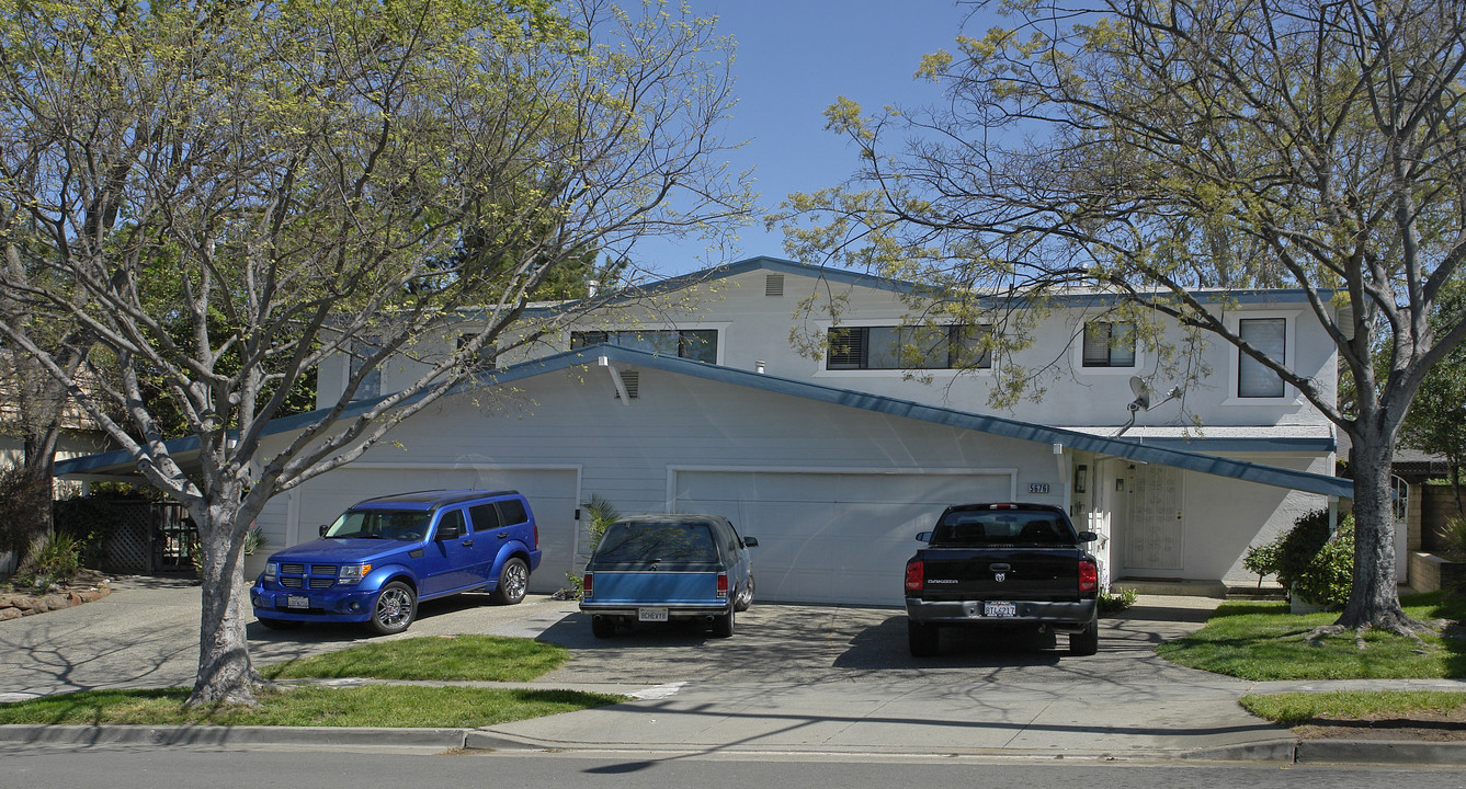 5674-5676 San Carlos Way in Pleasanton, CA - Building Photo