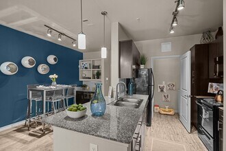 2600 1/2 Ella Blvd in Houston, TX - Building Photo - Building Photo