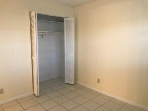 9915 Sandalfoot Blvd-Unit -402 in Boca Raton, FL - Building Photo - Building Photo