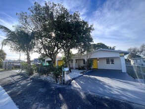 2140-2160 NW 29th St in Oakland Park, FL - Building Photo - Primary Photo