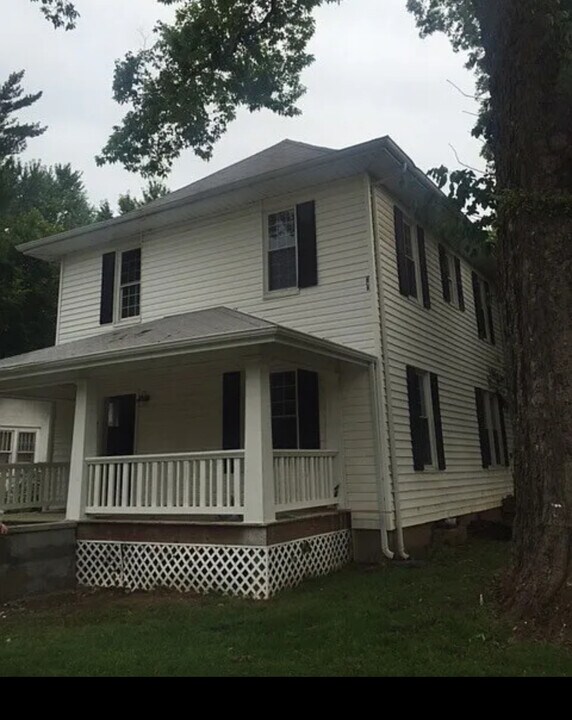 831 E Normal St in Springfield, MO - Foto de edificio