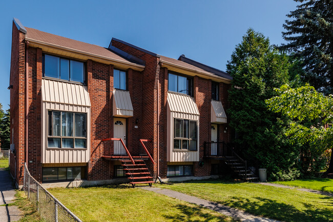 3600-3790 Saint-Jacques Rue in Montréal, QC - Building Photo - Building Photo