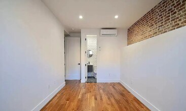 309 Weirfield St, Unit 1 in Brooklyn, NY - Building Photo - Building Photo