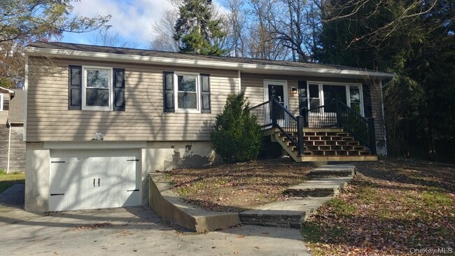 676-678-678 Oak Summit Rd in Millbrook, NY - Building Photo - Building Photo