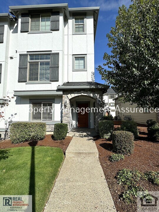 13731 SW Silent Fox Terrace in Sherwood, OR - Building Photo