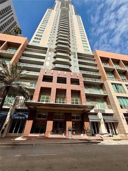 253 NE 2nd St, Unit 1504 in Miami, FL - Foto de edificio