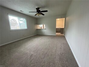 3905 Brentwood Crescent in Virginia Beach, VA - Foto de edificio - Building Photo