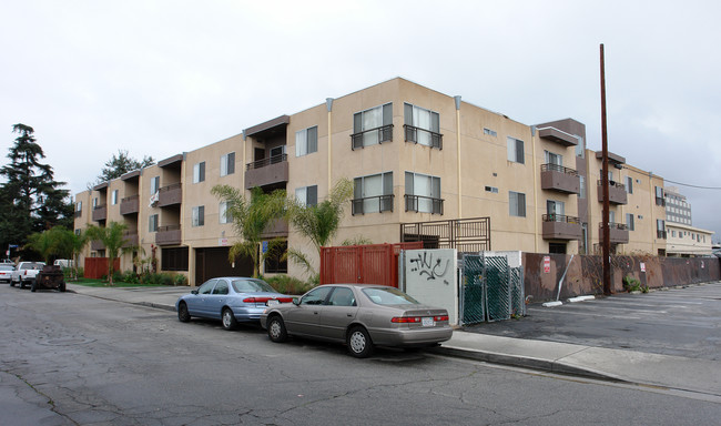 Hartland Apartments in Van Nuys, CA - Building Photo - Building Photo