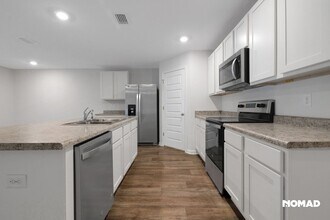 10613 Queens Gate Cir in Pensacola, FL - Building Photo - Building Photo