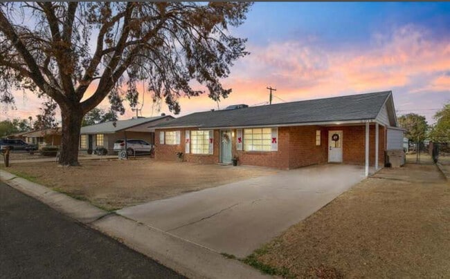 property at 5014 W Gardenia Ave