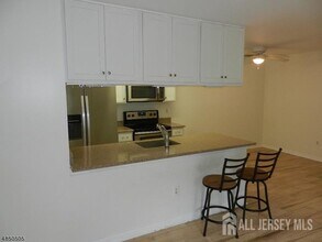 54 Norwich Pl in Franklin Township, NJ - Building Photo - Building Photo