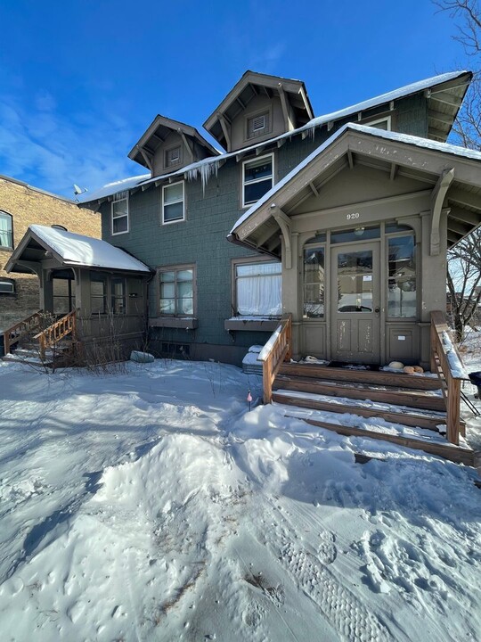 920-922 E 4th St in Duluth, MN - Building Photo