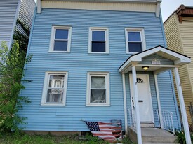 686 3rd Ave in Troy, NY - Building Photo