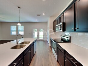 1101 Walden Pond Dr in Plant City, FL - Building Photo - Building Photo