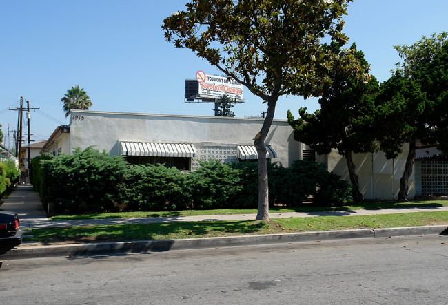 1915 E Wilson Ave in Orange, CA - Building Photo - Building Photo