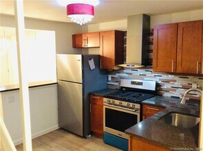 47 Soundview Ave in Shelton, CT - Building Photo - Building Photo