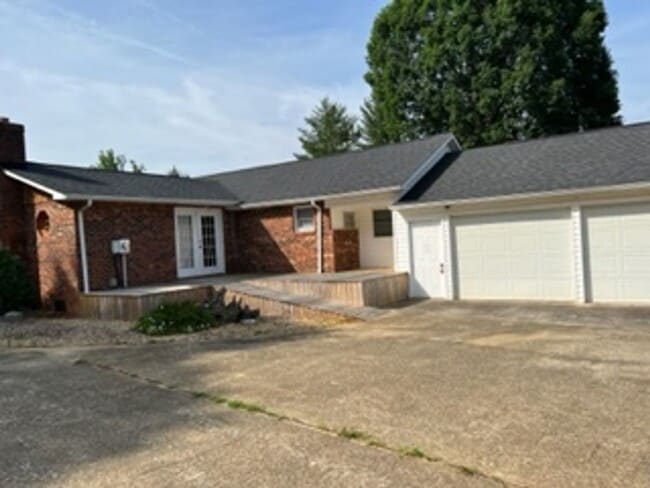 2611 Old Fort Sugar Hill Rd in Old Fort, NC - Building Photo - Building Photo