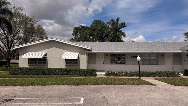 2403 Lowson Blvd in Delray Beach, FL - Building Photo - Building Photo