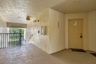 600 Crestwood Ct N in Royal Palm Beach, FL - Building Photo - Building Photo