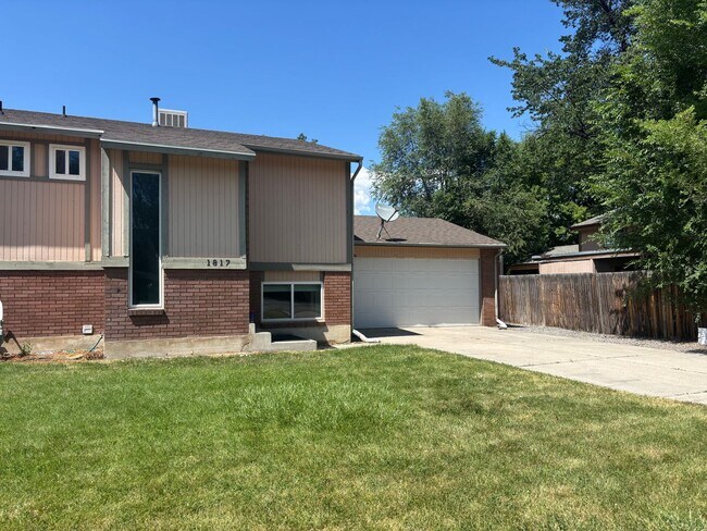 1815 E Vine St in Murray, UT - Foto de edificio - Building Photo