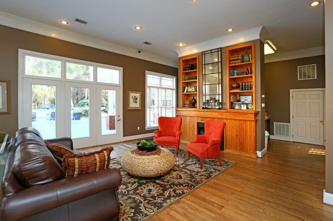 The Links Apartments in Valdosta, GA - Building Photo - Interior Photo