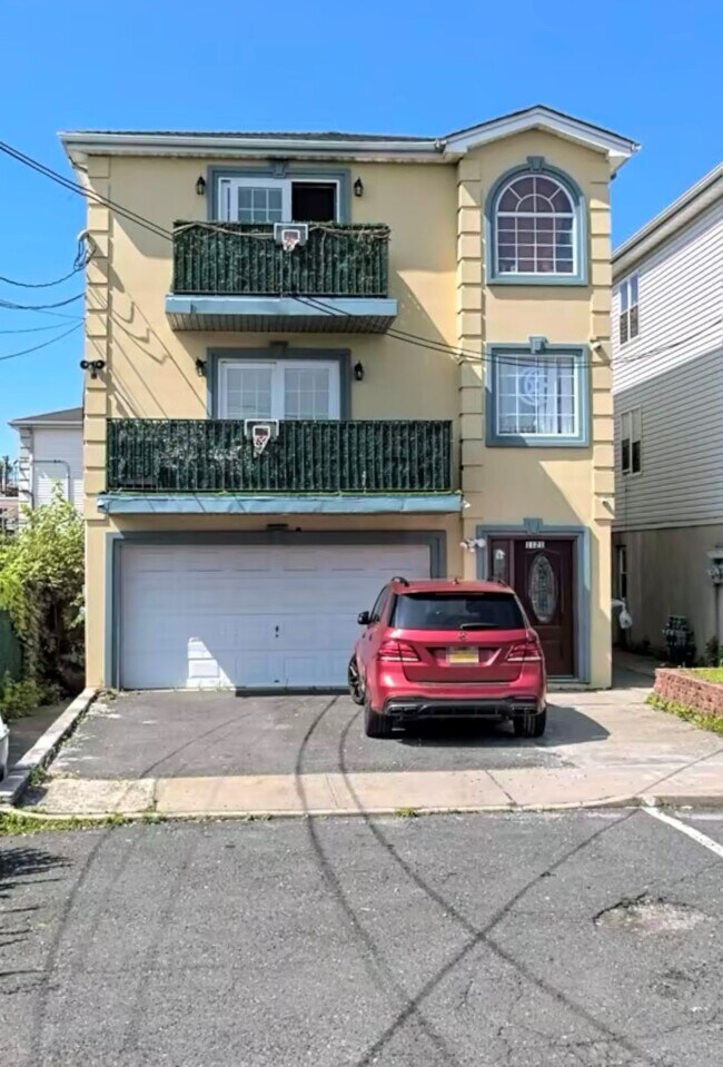 1121 Kelly Ln Apartments and Nearby North Bergen Apartments For Rent