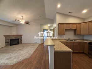 2000 Meadow Ct, Unit 511 in Des Moines, IA - Building Photo - Building Photo